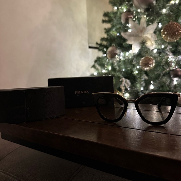 Prada polarized sunglasses - Picture 2 of 5